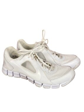 Nike Flex Show TR 2 Cross training White Sneakers Sz 9.5